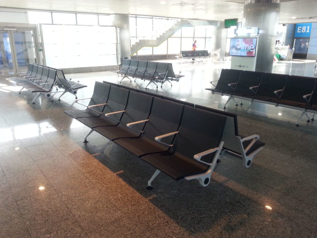 Băng ghế nhà chờ sân bay Madrid T3